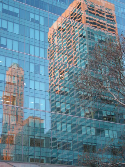Hochhäuser spiegeln sich in Hochhäusern...