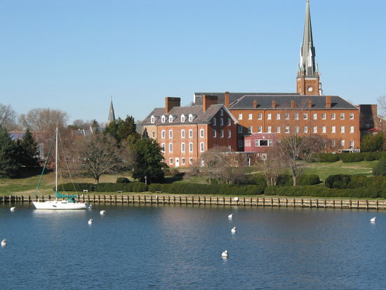 Mein Haus, mein Boot....
Das Anwesen gehört zur Kirchengemeinde St. Mary
