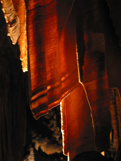 Keine Vorhänge, sondern wirklich Stalaktiten (von der Decke aus wachsend)