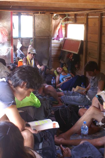 Auch im Lager über dem Motor stapeln sich Backpacker...