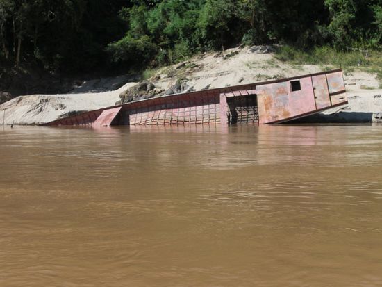 Wohl die Reste eines anderen Slowboats nach Luang Prabang!
