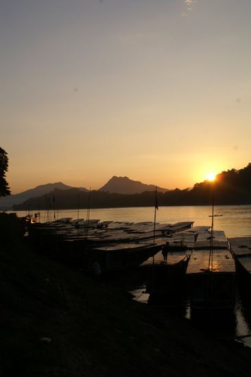 Abendstimmung am Mekong... Ferry Landing.