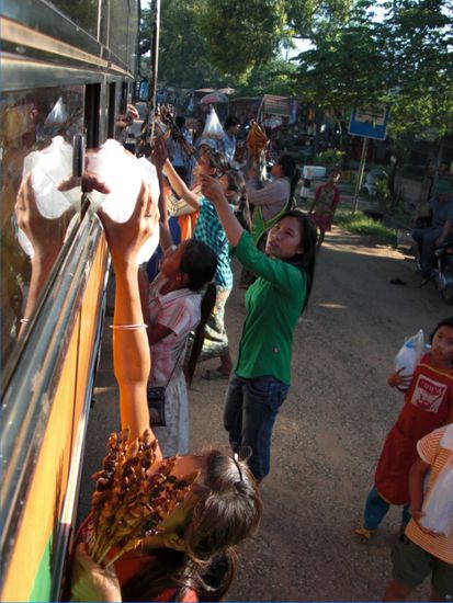 Und noch mehr Marktschreierinnen....