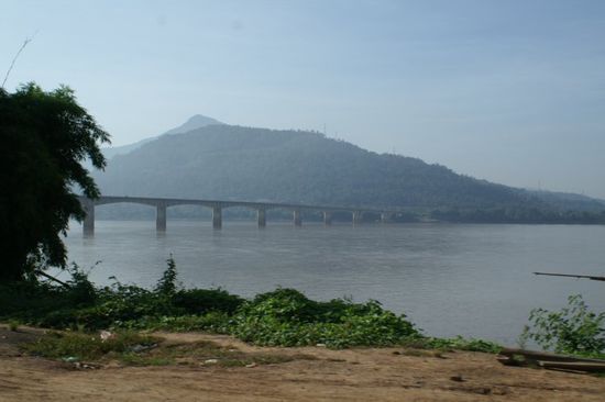 Brücke über den Mekong in Pakse