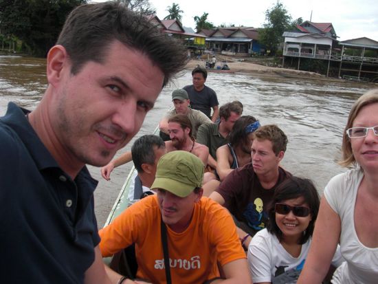 Und das sind nur die, die hinter mir gesessen haben... hatten aber wenigstens einen Sitzplatz....  Die Überfahrt hat übrigens auch wieder 1.5 DWE (1.25) gekostet.