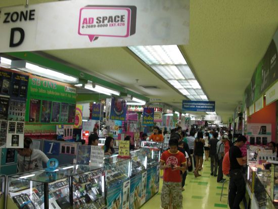 Es war mir zu blöd einen anderen Stand zu fotografieren - aber da eh alles gleich ausschaut müsst ihr euch einfach vorstellen, dass es so über eine ganze Etage weitergeht.