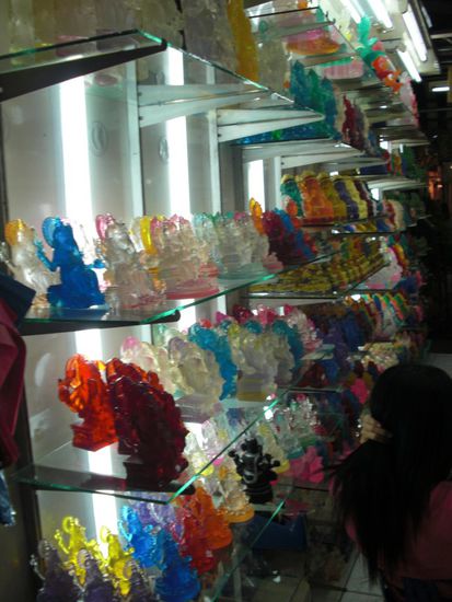 Ganesh - in 1000 Variationen aus billigem Plastik... pfui!