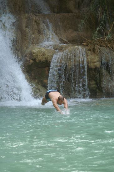 ... schliesslich springt er wieder rein!