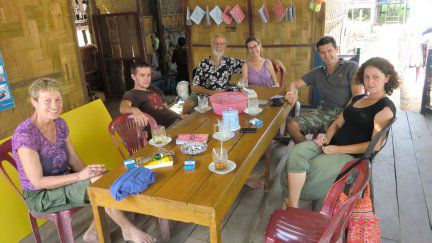 v.l.n.r.: Brigitte, Julien, Lance, Donna, Ho., Aude!
Hinter der Kamera: Misch!