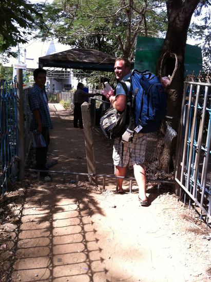 Mit einem Fuss in Thailand, mit einem in Laos!