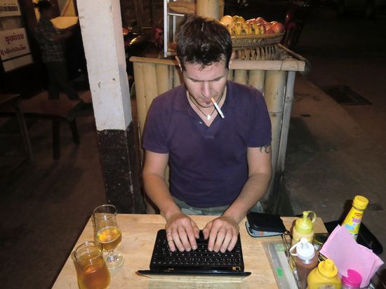 Links: die WE, oben: die obligate Zigarette, unten: der BLOG!