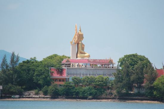 Aussicht auf den Big Buddha - nicht schön, nicht alt, aber eben gross...