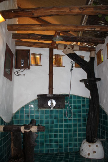 Das openair Bad..., na ja, zumindest an den Seiten ist es offen...