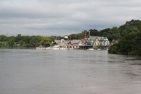 Hochwasser bestaunen (Nein, die Häuser stehen nicht unter Wasser)