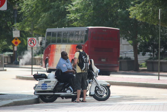 Ups.. hat er.... nun haben wir es schwarzen Mund in weisse Ohren. Obama war an uns vorbeigefahren.