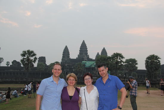 Und wir waren dabei: vlnr
Reisender M., Reisende A. alias C., Reisende R., Reisender H.