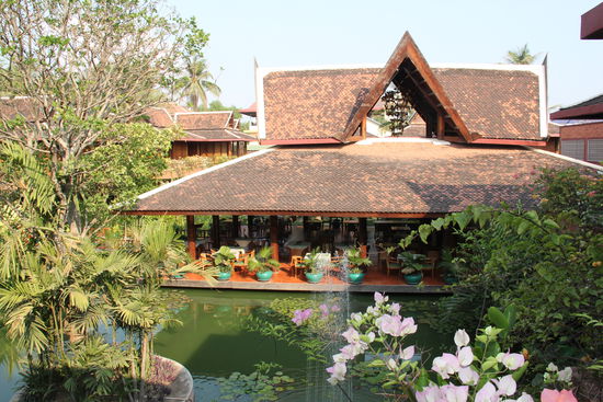 Aussicht vom Zimmer auf das Restaurant...