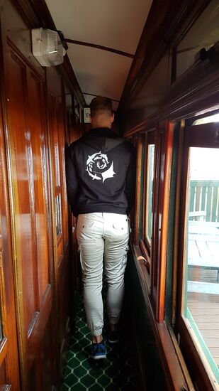 Zu (.....)* für alte Züge....
*(.....) wähle das Adjektiv selbst. 