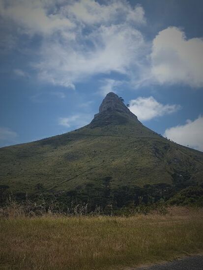 Nein, dass ist nicht der Tafelberg, das ist (vielleicht) der Zuckerhut.