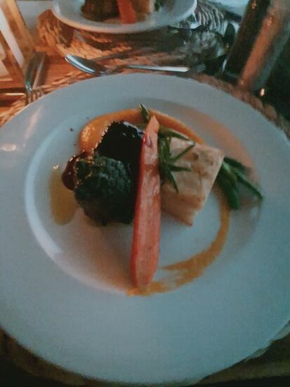 Rindsfilet mit Butternusspuree, Gratin und Gemüse