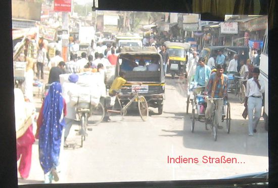 Der Autofahrer braucht 3 Dinge: Eine sehr laute Hupe, eine gute Bremse und viel Glück!!