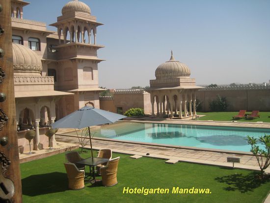 Die Hotels sind fast ausschließlich umgebaute Schlösser
der Maharadschas, die sich an Komfort mit Europa messen können.