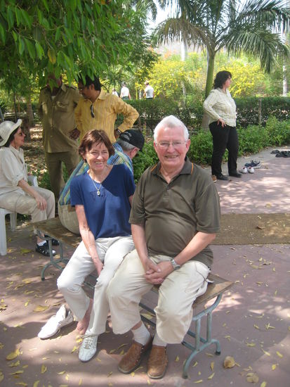 Das sind nicht Erbauer sondern nur neugierige Touristen.