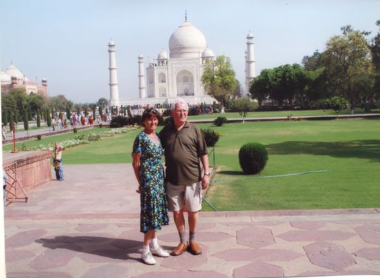 Auch wir stehen davor, und es verschägt uns die Sprache.