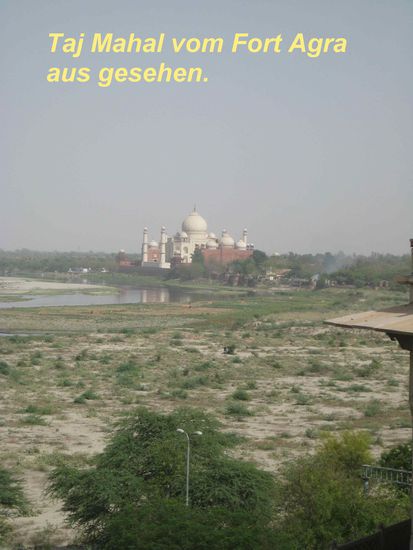 So konnte der Verbannte noch einen Blick auf sein Bauwerk werfen, er wurde später an der Seite seiner Frau beigesetzt.