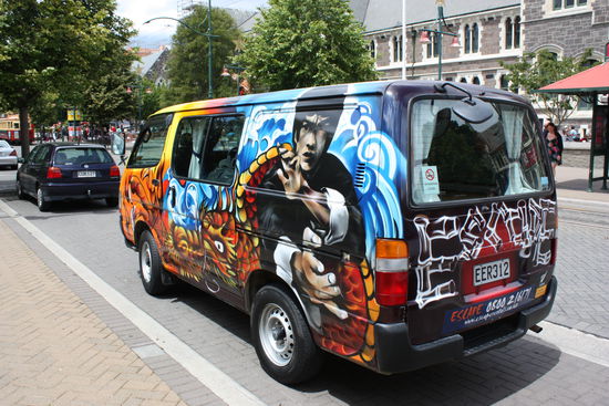 21.12.09.Wir haben nun unseren coolen Camper gefasst,kann uns ja gar nichts passieren mit Bruce Lee an unserer Seite.
Unser erster Tag in Christchurch auf der Südinsel.