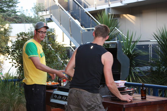 Unsere BBQ Meister am Werk (Raphi und Stefan)