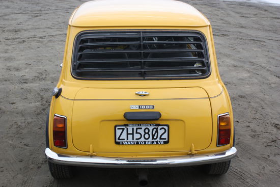 Nee, das ist definitiv kein Schweizer, aber es war trotzdem lustig dies zu sehen und das Auto ist halb so gross wie unser Van