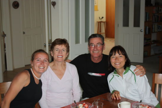 Das sind unsere Homestayparents und ganz links, dies ist Aurely, sie ist von Frankreich und reist seit 6 Monaten in Neuseeland und Australien umher und kommt immer wieder zu Stephanie und Graham zurück