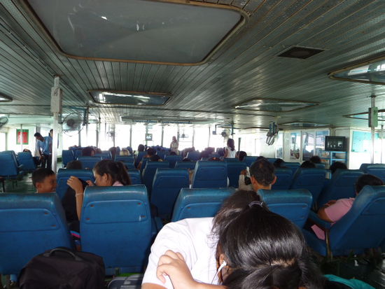 Grosse Autofaehre nach Surat Thani ... sieht irgendwie ein bischen aus wie ein Flugzeug wie ich finde