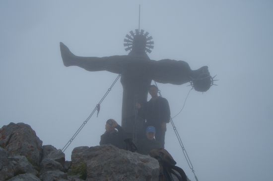 Das einzigartige Gipfelkreuz auf der Schönfeldspitze.