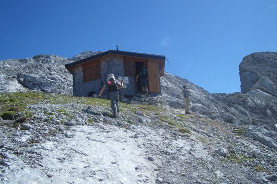 Die Biwakschachtel, wobei wohl "Schachtel" nicht das richtige Wort ist 