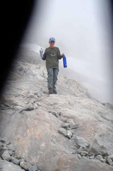 Stolzer Jonathan mit Wasser 