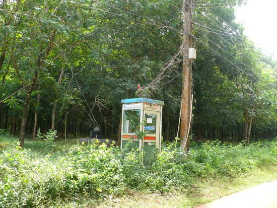 Telefonzelle im Nirgendwo ... mitten auf der Insel ....