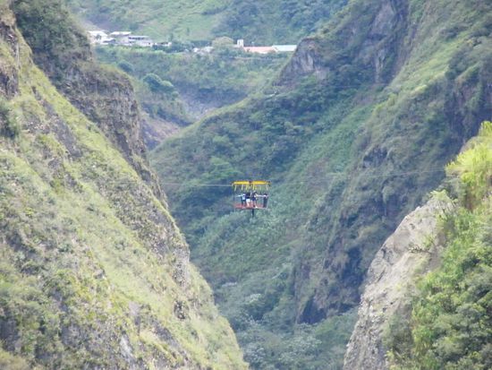 das Cabelcar .... aus der Ferne, aber das sieht schon hoch aus ... oder?