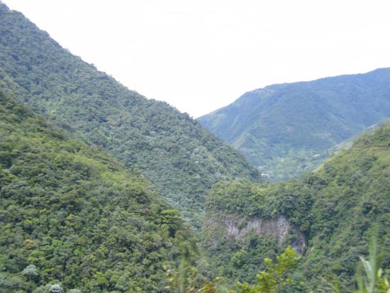 nochmal der Blick in das Tal .... wir waren kurz von Banos ....
