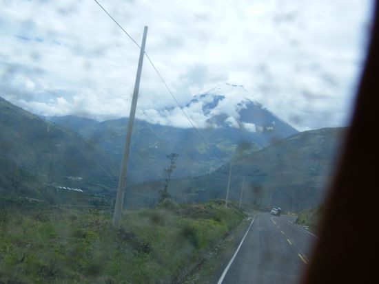 hier nochmal, durch die dreckige Scheibe vom Bus ....