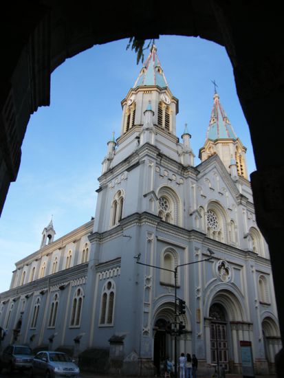 eine der unzaehligen Kirchen ... wir haben so viele Kirchen wie hier in noch keinem anderen Ort gesehen .... da kann man leicht durcheinander kommen