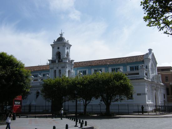 eine der zahllosen Kirchen ....