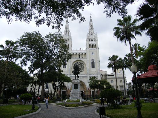 der genannte Park... mit Kirche im Hintergrund.
