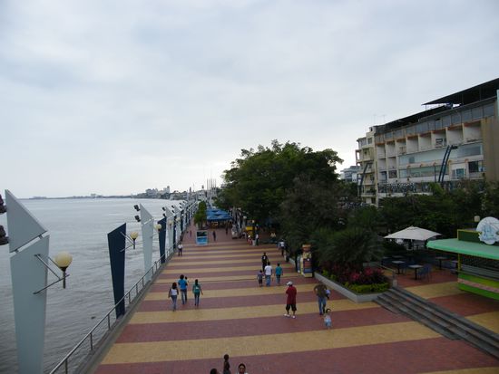 der Malekon von Guayaquil ... das geht so bestimmt einen Kilometer lang .... recht nett gemacht.
