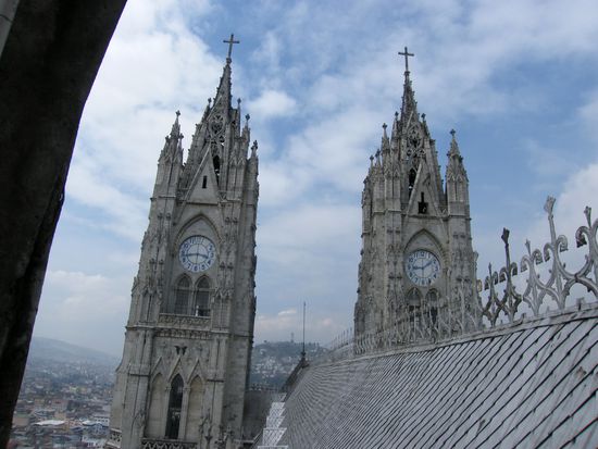 Blick über`s Dach Richtung Virgin del Quito