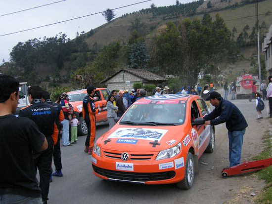 mitten im Fahrerlager der Rally