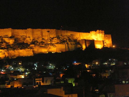 das Fort bei Nacht, von unserem Roof Top Restaurant.