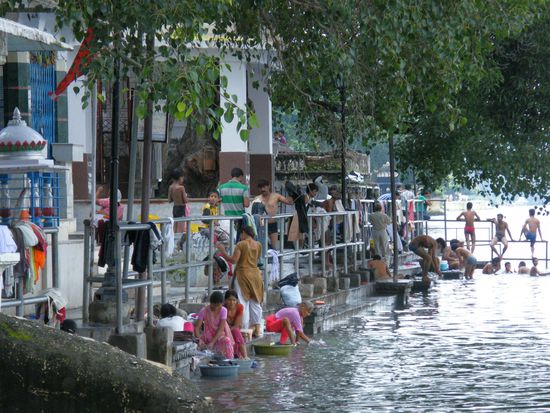 das Wasch Ghat ... gesehen von unserer Badestelle am Hotel
