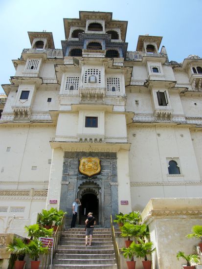 das Hauptportal vom begehbaren Teil des Palastes